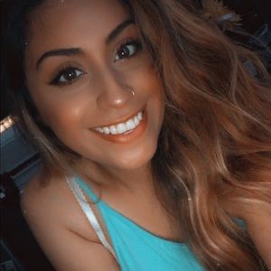 Meet your Posher, Adriana